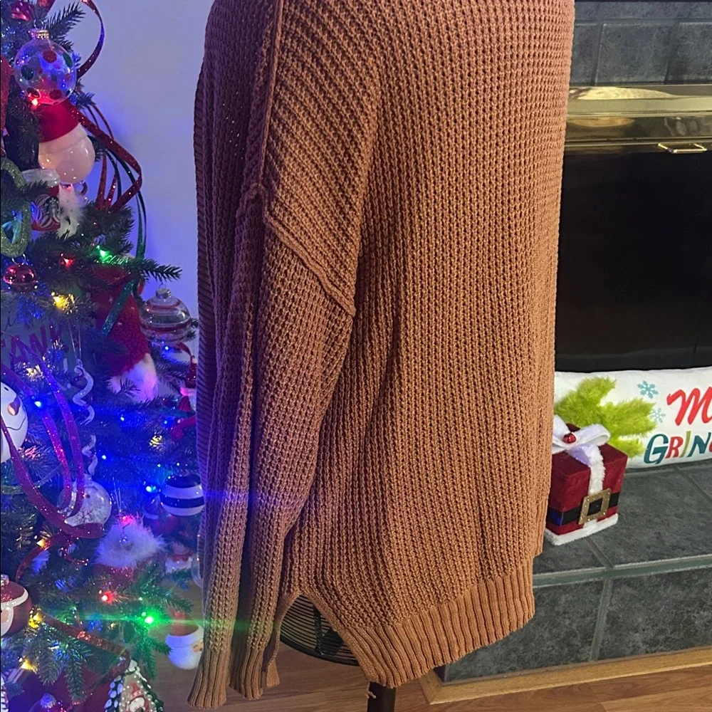 Universal Thread - Picture 2 of 3